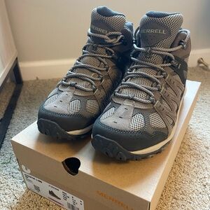Merrell women’s accentor 3 mid hiking boots *brand new*